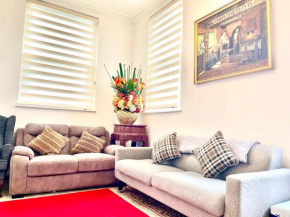 Executive apartments, nr city centre with private parking